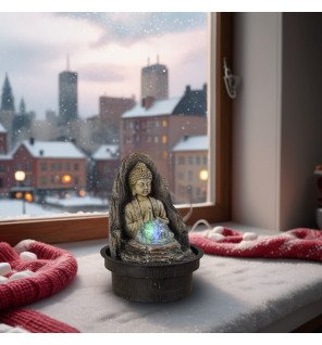  cascade d'eau apaisante de la fontaine bouddha peace en fonctionnement