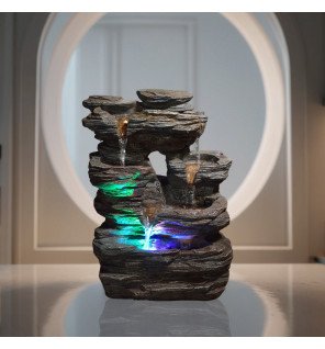  fontaine zen avec éclairage led allumé dans une pièce à vivre moderne