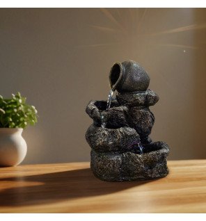  détail du socle texturé de la fontaine nivello nature pour une ambiance zen