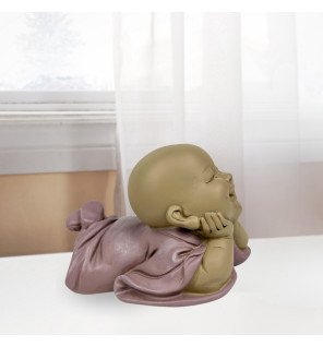  sculpture bonze rêveur mise en valeur sur une table basse en bois