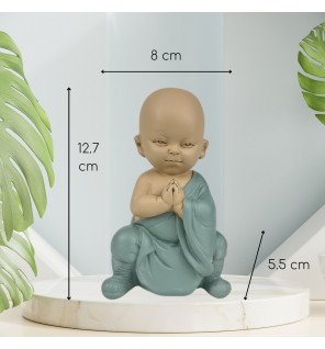  statue bonze gongfu 1 placée près de plantes vertes pour une touche naturelle