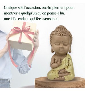  statue posée près de plantes vertes pour une décoration apaisante