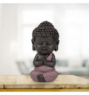  détail du visage serein de la statue toge rose