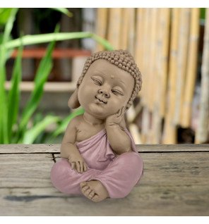  gros plan sur le visage serein de la statue bouddha en réflexion