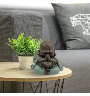  gros plan sur la texture de la statue bébé bouddha rieur en finition mate