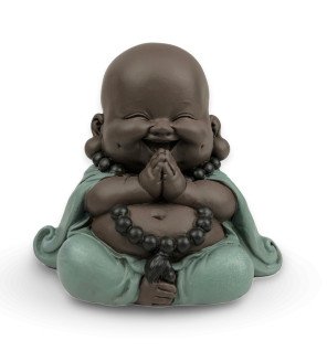  décoration zen avec la statue de bouddha rieur bébé installée dans un coin lecture cosy