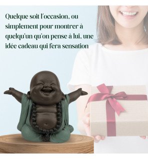  statue décorative placée sur une étagère moderne pour sublimer la décoration intérieure