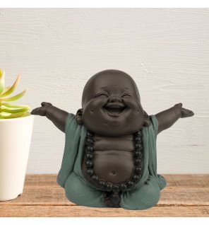  ambiance relaxante créée par la statue bouddha rieur dans un coin méditation