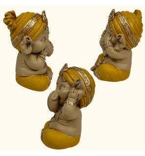  vue rapprochée sur le visage serein d’une statue ganesh jaune