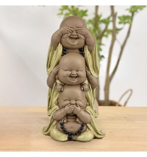  détail du visage souriant du bouddha rieur superposé dans une ambiance apaisante