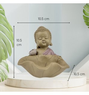  statue bouddha devant lotus placée sur une étagère