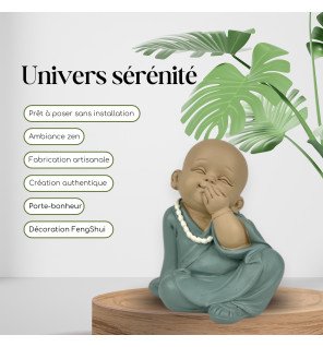  détail du visage serein de la statue bonze silence avec lumière tamisée