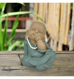  ambiance relaxante créée par la statue bonze silence sur une table basse