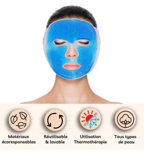  masque réutilisable posé sur une table de salle de bain à côté de produits de soin