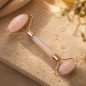 Masseur roller visage en quartz rose Masseur roller visage en quartz rose