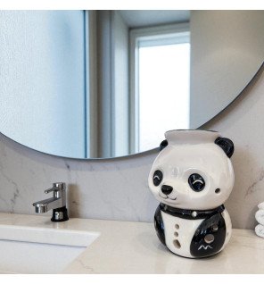  brûle-parfum panda utilisé lors d'une séance de méditation pour créer une atmosphère relaxante