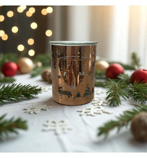  détail du motif étoilé sur l’arche de noël en métal cuivré