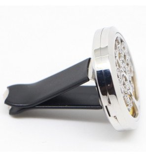  détail du motif arbre de vie finement découpé sur le diffuseur