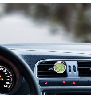  détail du clip solide permettant une fixation facile sur la ventilation