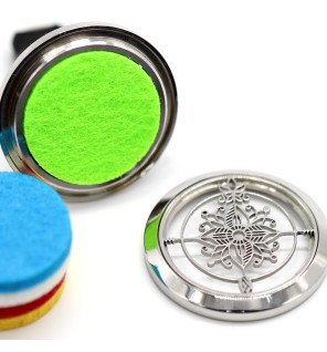  diffuseur lotus installé sur une grille d’aération de voiture