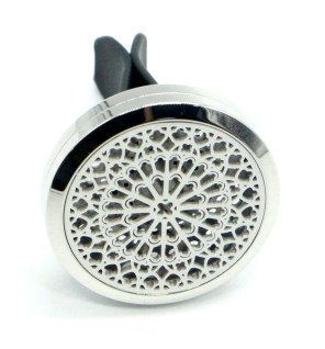  diffuseur d’huiles essentielles pour voiture installé sur une grille d’aération