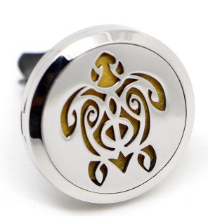 diffuseur pour voiture tortue clip'arôme zen'arôme posé sur une grille d’aération de voiture