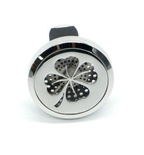  diffuseur d’huiles essentielles trèfle installé dans une voiture