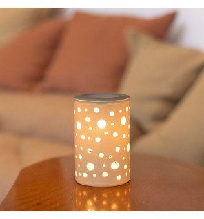  gros plan sur la coupelle du diffuseur montrant la texture lisse de la céramique