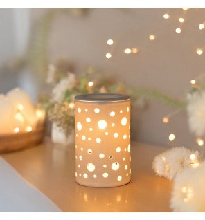  diffuseur de chaleur douce en fonctionnement dans une pièce à la décoration zen