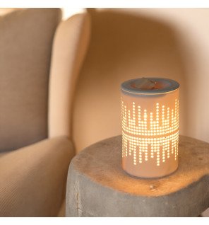  gros plan sur le diffuseur chaleur douce mettant en valeur les détails du motif ajouré