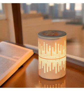  diffuseur fondants chaleur douce utilisé lors d’un moment de détente avec une tasse de thé à côté