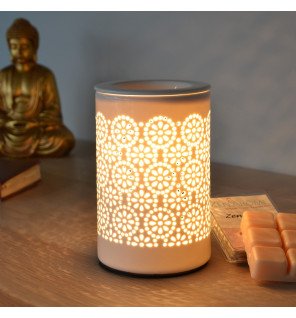  gros plan sur le diffuseur calorya n°4 mettant en valeur ses motifs ajourés et sa finition soignée