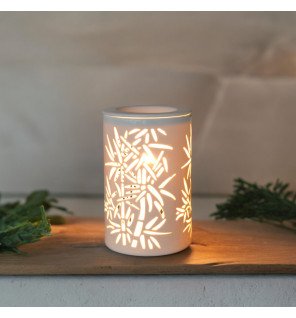  diffuseur utilisé lors d’une séance de méditation pour favoriser la détente