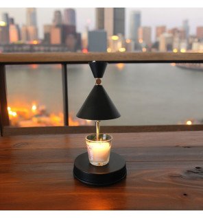 lampe diffuseur de bougie parfumée utilisée lors d’une soirée détente à la maison