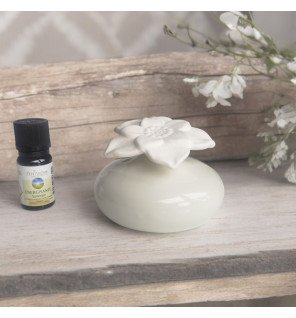  détail du diffuseur montrant la finesse de la céramique et la simplicité du design