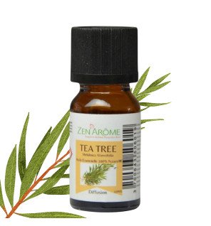  flacon d’huile essentielle arbre à thé posé sur un tissu naturel beige