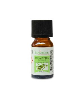  flacon d’huile essentielle eucalyptus à côté de pierres et fleurs pour une atmosphère zen