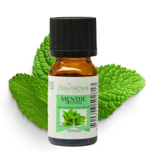  huile essentielle menthe arvensis versée dans un diffuseur en céramique blanc