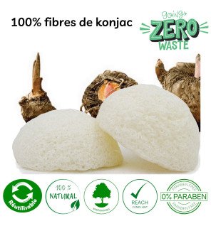  éponge konjac humide entre les mains d’une femme lors de sa routine beauté écoresponsable