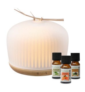  diffuseur origin en bois et verre utilisé lors d’une séance de méditation pour une ambiance apaisante