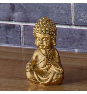  ambiance relaxante créée par la présence d’un baby bouddha doré en méditation dans un coin lecture