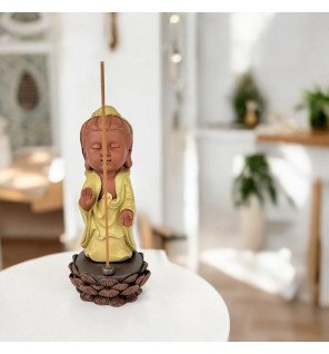  détail du socle du porte-encens mettant en valeur la qualité de fabrication