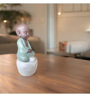  porte-encens bouddha utilisé pour purifier l'air dans une chambre à coucher