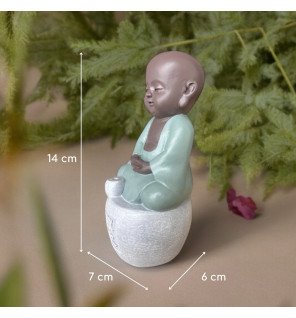  ambiance tamisée autour de la statue dhyana pour favoriser la détente