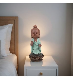  statue bouddha porte-encens dipamkara entourée de pierres naturelles pour renforcer l’atmosphère zen