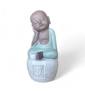  vue de profil de la statue bonze mettant en valeur ses lignes élégantes